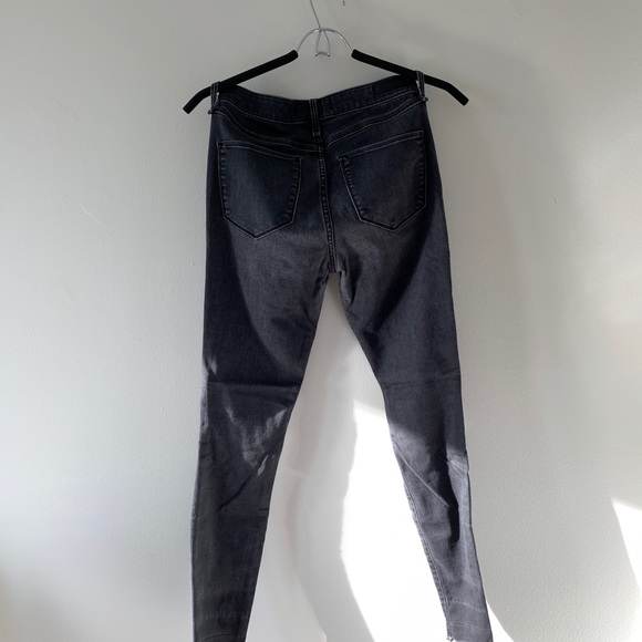 Abercrombie Signature Collection Ripped Knee Skinny Jeans (Short) - Picture 2 of 6